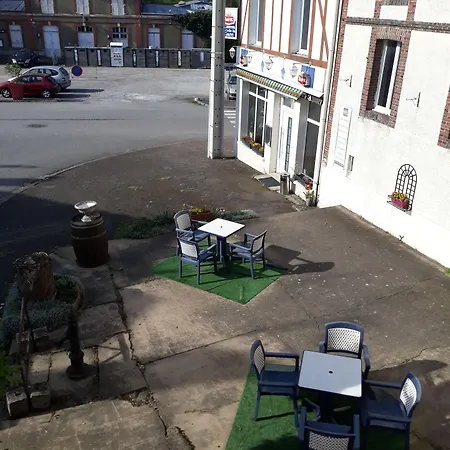 ホテル De La Gare Sainte-Gauburge-Sainte-Colombe