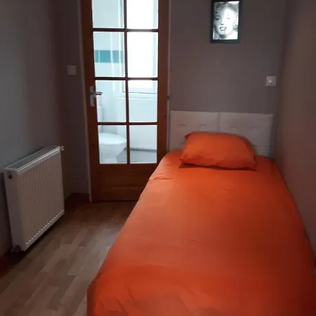 De La Gare Hotel Sainte-Gauburge-Sainte-Colombe
