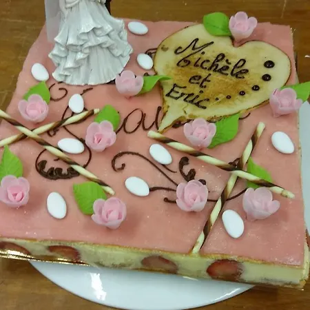 ホテル De La Gare Sainte-Gauburge-Sainte-Colombe