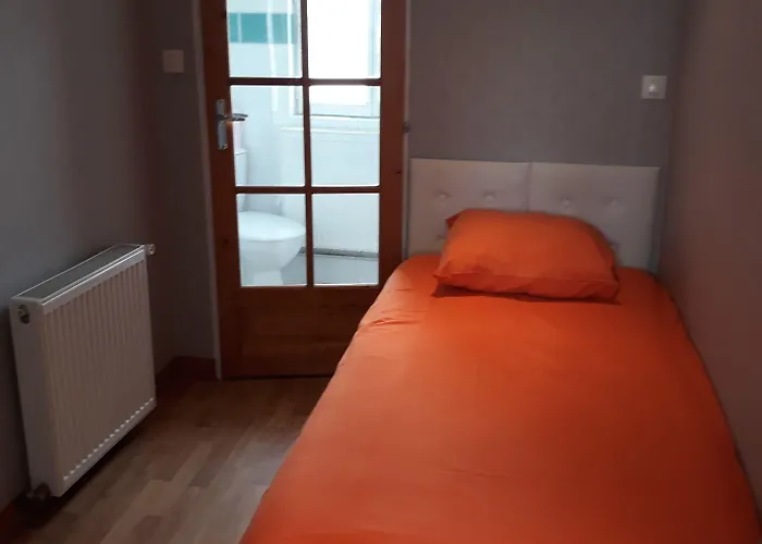 De La Gare * Sainte-Gauburge-Sainte-Colombe